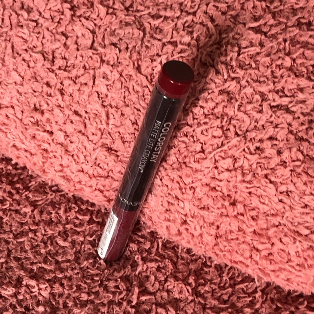 Revlon Matte Crayon Lipstick - Picture 10 of 11